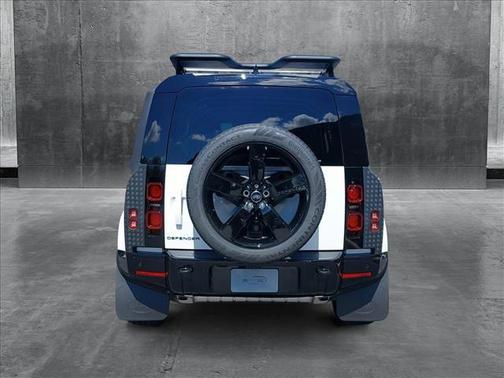 2025 Land Rover Defender 110 P400 X-Dynamic SE