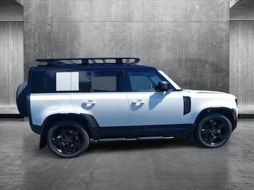 2025 Land Rover Defender 110 P400 X-Dynamic SE