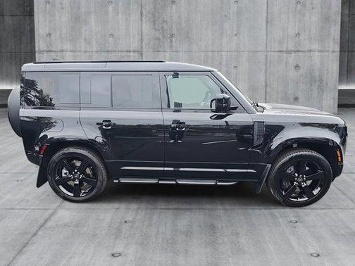 2025 Land Rover Defender 110 P400 X-Dynamic SE