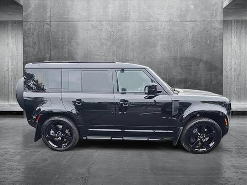 2025 Land Rover Defender 110 P400 X-Dynamic SE