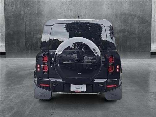 2025 Land Rover Defender 110 P400 X-Dynamic SE