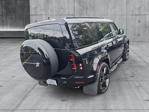 2025 Land Rover Defender 110 P400 X-Dynamic SE
