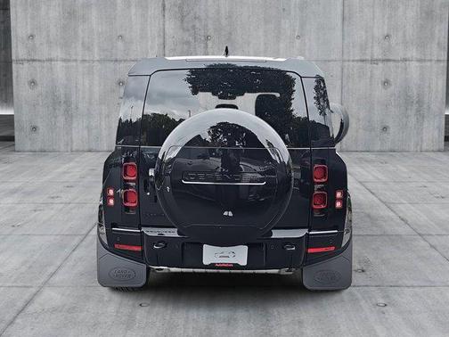 2025 Land Rover Defender 110 P400 X-Dynamic SE