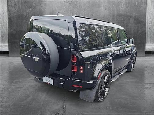 2025 Land Rover Defender 110 P400 X-Dynamic SE