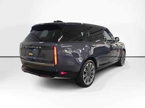 2026 Land Rover Range Rover P400 SE 7 Seat