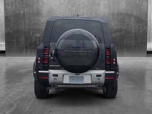 2025 Land Rover Defender 110 P300