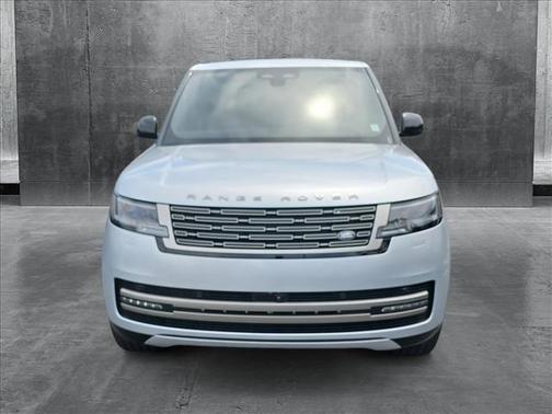 2025 Land Rover Range Rover P550e SE
