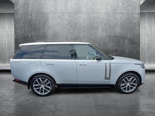 2025 Land Rover Range Rover P550e SE