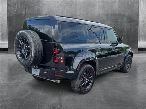 2025 Land Rover Defender 110 P400 X-Dynamic SE