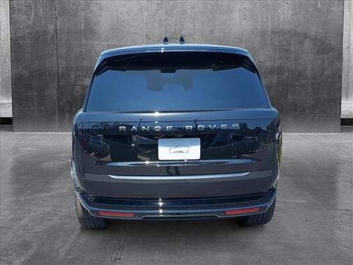 2025 Land Rover Range Rover P400 SE