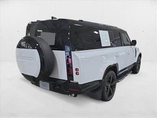 2025 Land Rover Defender 130 P400 X-Dynamic SE