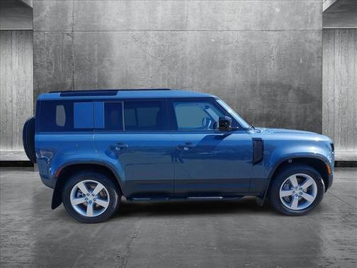 2025 Land Rover Defender 110 P400 S