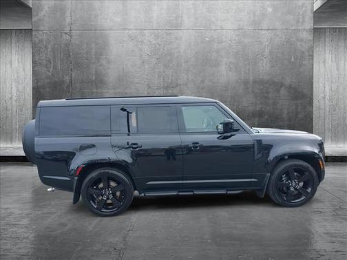 2025 Land Rover Defender V8