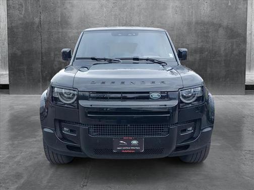 2025 Land Rover Defender V8