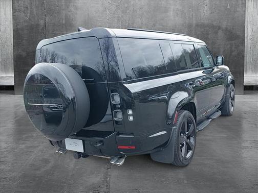 2025 Land Rover Defender V8