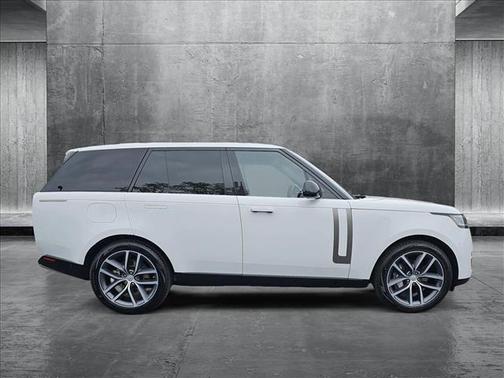 2025 Land Rover Range Rover P400 SE
