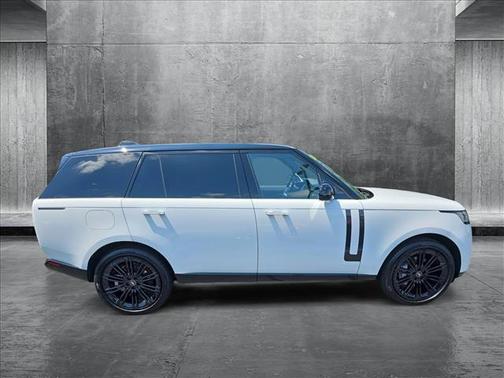 2025 Land Rover Range Rover P400 SE 7 Seat