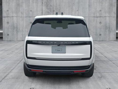 2025 Land Rover Range Rover P550e SE