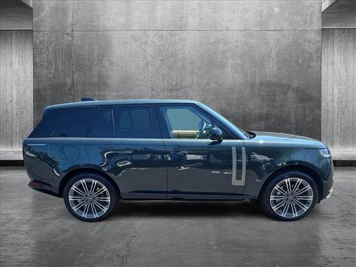 2025 Land Rover Range Rover P530 SE