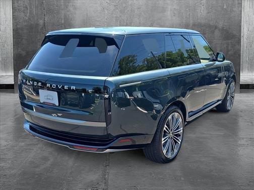 2025 Land Rover Range Rover P530 SE