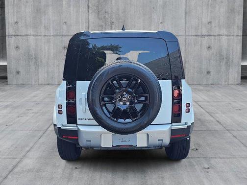2025 Land Rover Defender 110 P400 S