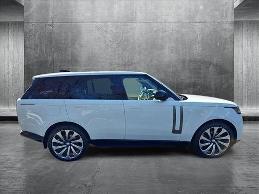 2025 Land Rover Range Rover P530 SE