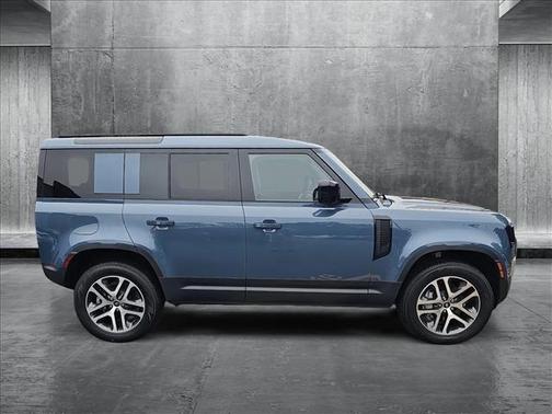 2025 Land Rover Defender 110 P400 S