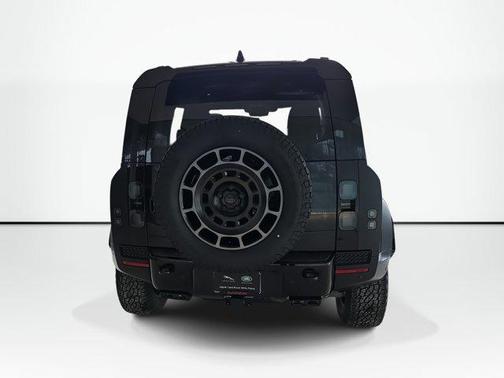 2026 Land Rover Defender P635 OCTA Black