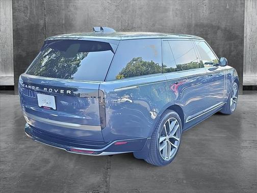 2025 Land Rover Range Rover P400 SE 7 Seat