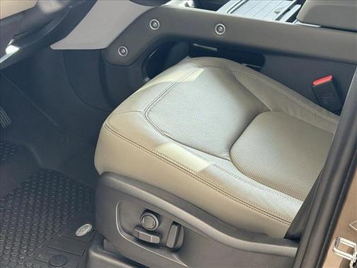 2024 Land Rover Defender 110 P400 S