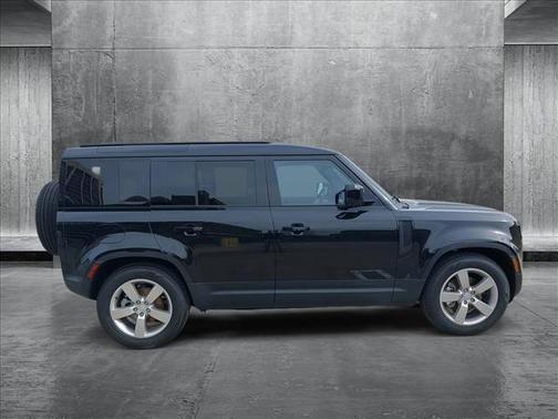 2025 Land Rover Defender 110 P300