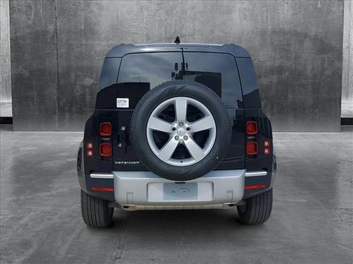 2025 Land Rover Defender 110 P300