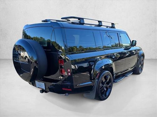 2025 Land Rover Defender 130 P400 X-Dynamic SE