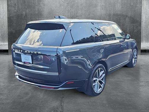 2025 Land Rover Range Rover P530 SE