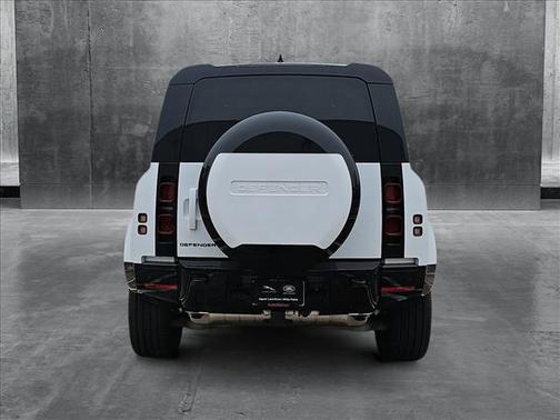 2025 Land Rover Defender 110 P400 X-Dynamic SE