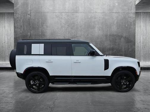 2025 Land Rover Defender 110 P400 X-Dynamic SE