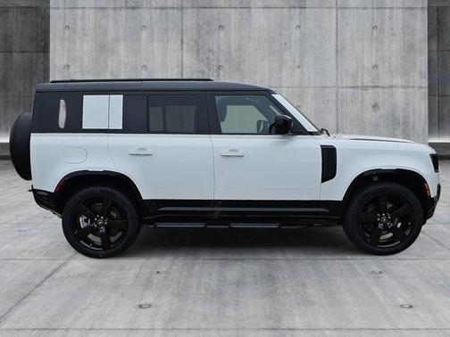 2025 Land Rover Defender 110 P400 X-Dynamic SE