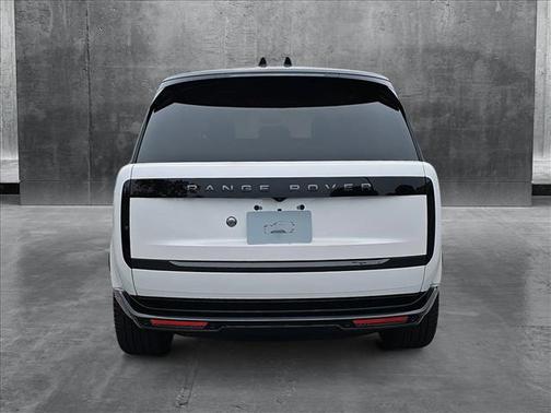 2025 Land Rover Range Rover P550e SE