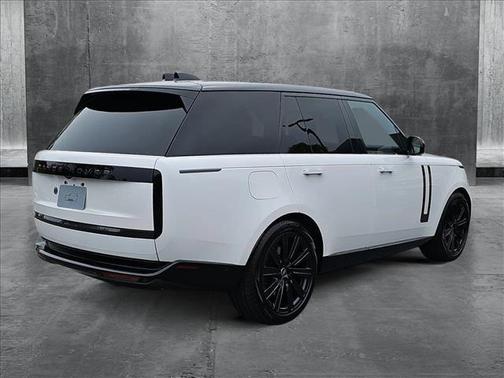 2025 Land Rover Range Rover P550e SE