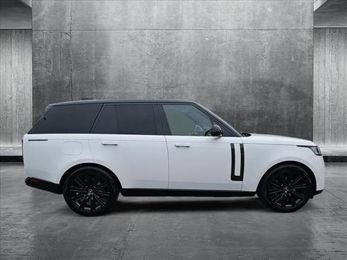 2025 Land Rover Range Rover P550e SE