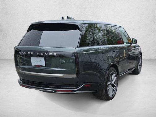 Belgravia Green Metallic 2026 Land Rover Range Rover P550e SE