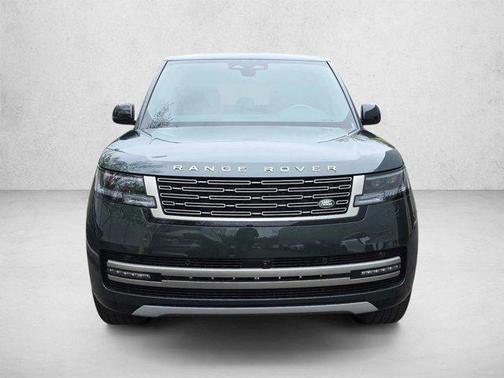 Belgravia Green Metallic 2026 Land Rover Range Rover P550e SE
