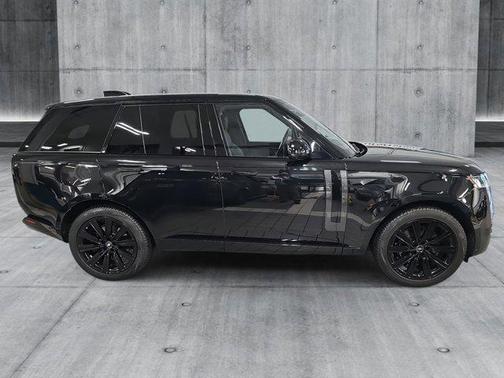 2025 Land Rover Range Rover P550e SE