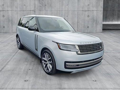 2025 Land Rover Range Rover P400 SE 7 Seat