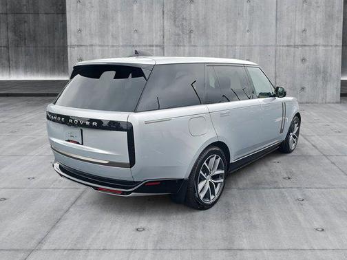 2025 Land Rover Range Rover P400 SE 7 Seat