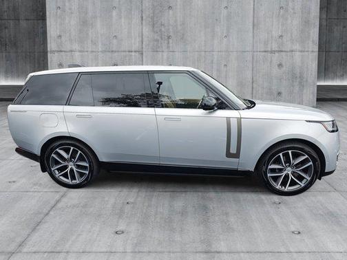 2025 Land Rover Range Rover P400 SE 7 Seat