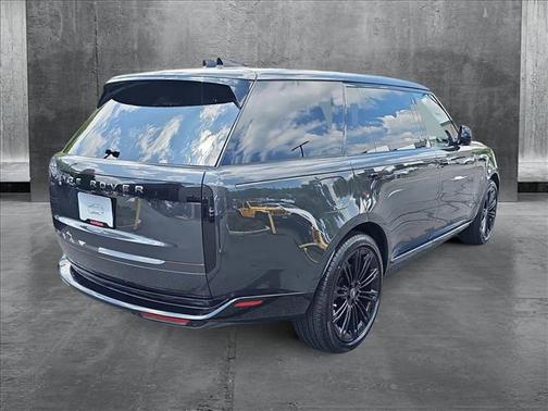 2025 Land Rover Range Rover P530 SE 7 Seat