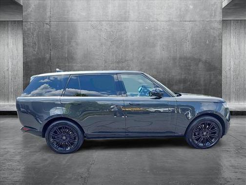2025 Land Rover Range Rover P530 SE 7 Seat