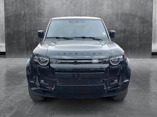 2025 Land Rover Defender 110 P400 X-Dynamic SE