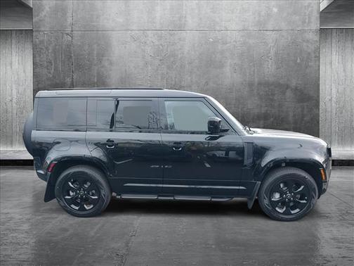 2025 Land Rover Defender 110 P400 X-Dynamic SE